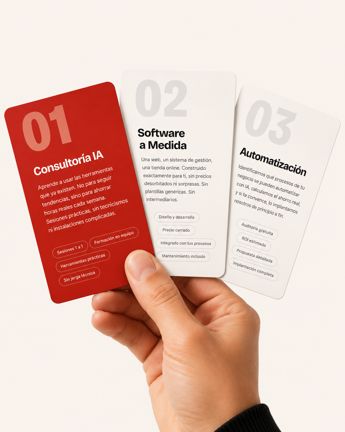 Tres tarjetas de servicios en la mano: consultoría IA, software a medida y automatización.